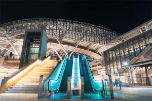 L'escalator FUJISJ fait l'expérience d'un transport sans effort grâce à une technologie avancée